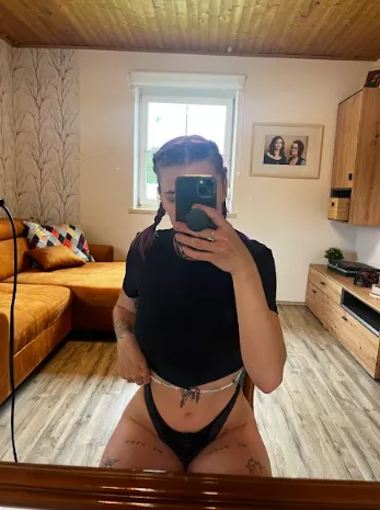 Blonde girls do it better 🧎‍♀️ !!! Trust me