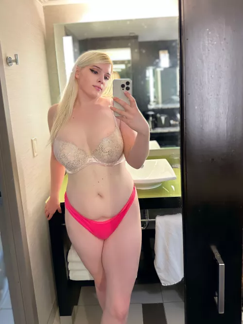 Chubby tgirl pic for you this morning 🥰
