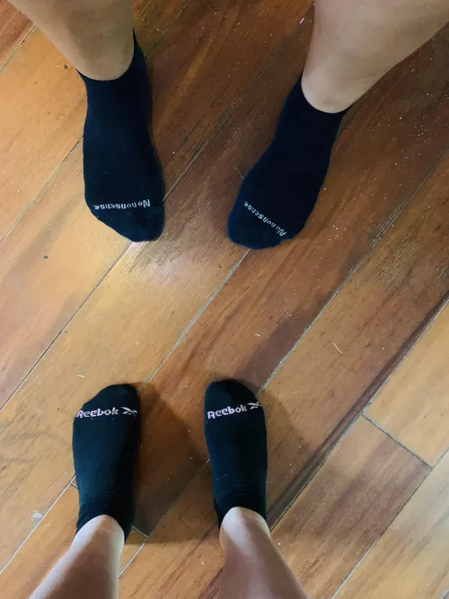 cum get in between our feet ;) [selling] [US] [F18]