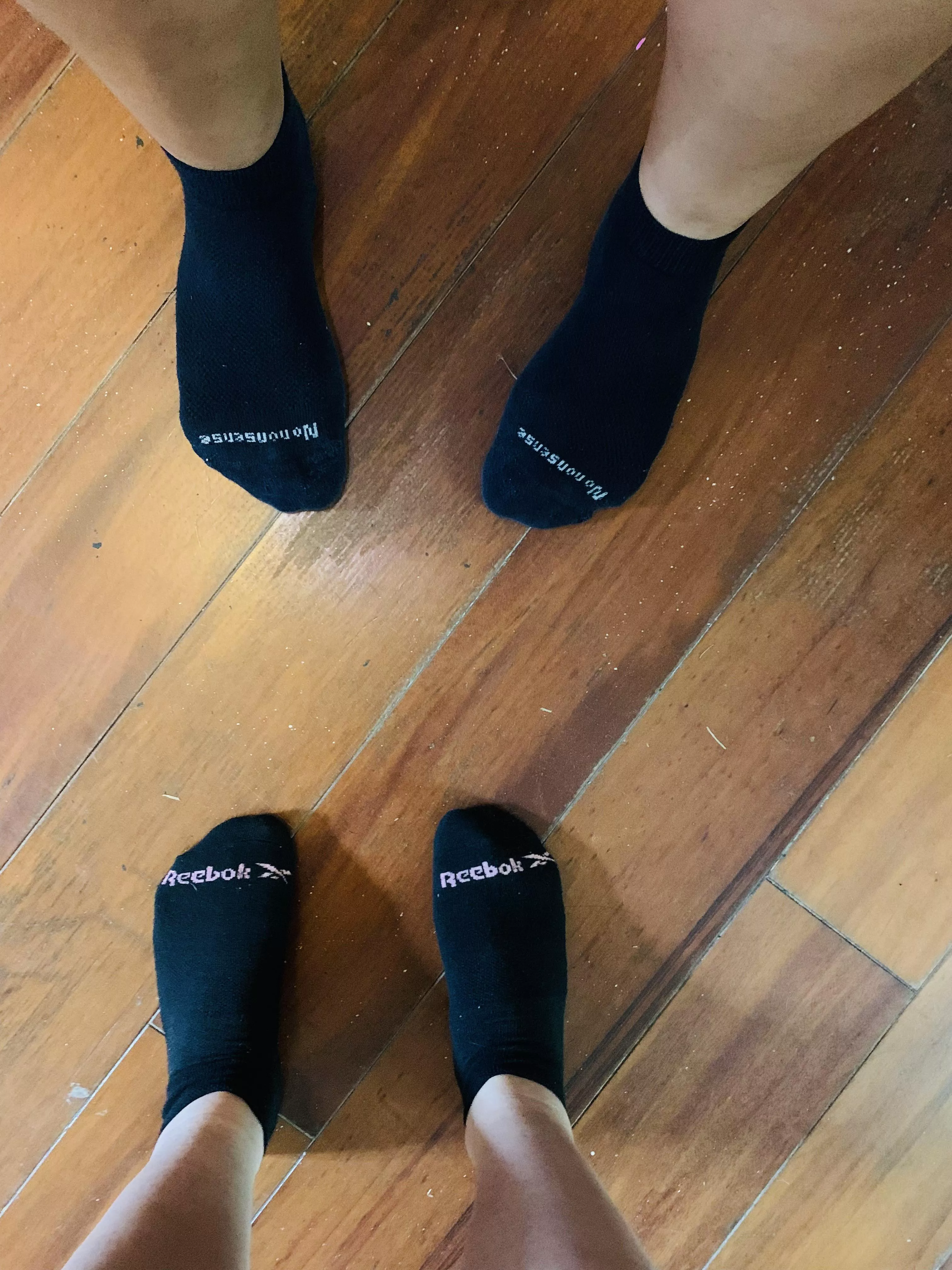 cum get in between our feet ;) [selling] [US] [F18]