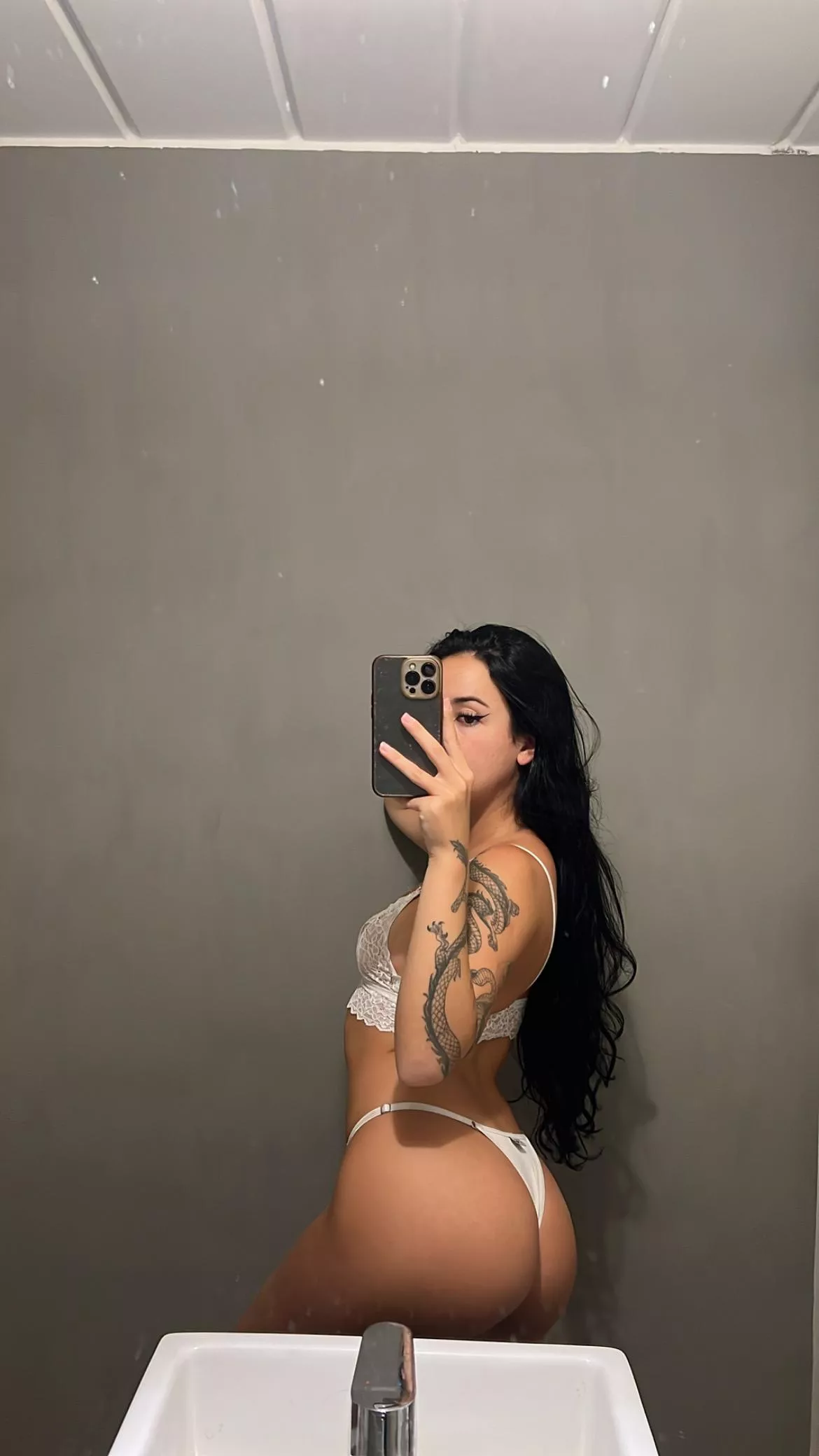 Cute petite booty 💕