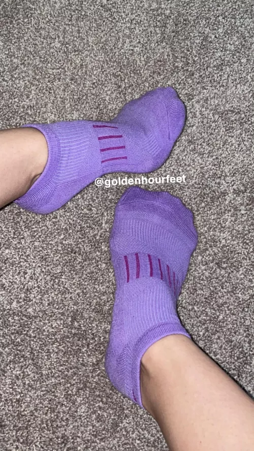 Do you like when I spread my toes?😏 [selling]