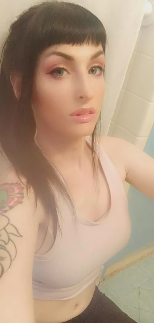 (F31) Horny cuckquean who loves to be humilated. Any ladies wanna chat, swap pics, and tell me how much better you'd fuck my husband and than I can? I'll be happy to send verification photos