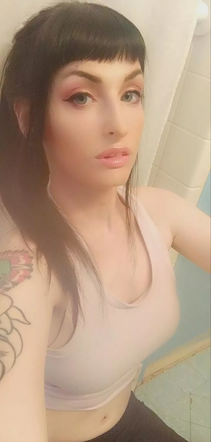 (F31) Horny cuckquean who loves to be humilated. Any ladies wanna chat, swap pics, and tell me how much better you'd fuck my husband and than I can? I'll be happy to send verification photos