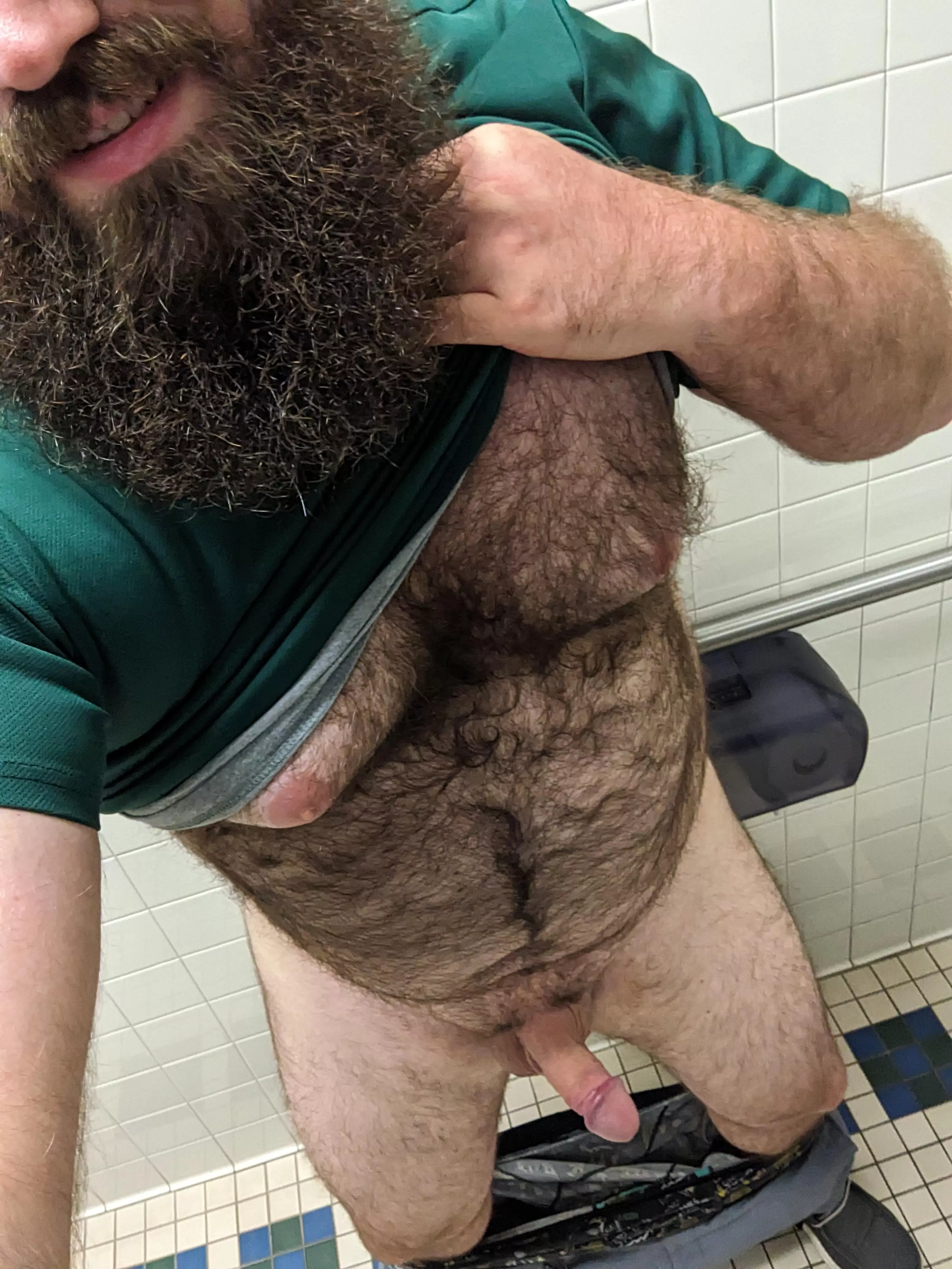 Finally getting to step away from my desk... Meet me in the bathroom? 😁😏