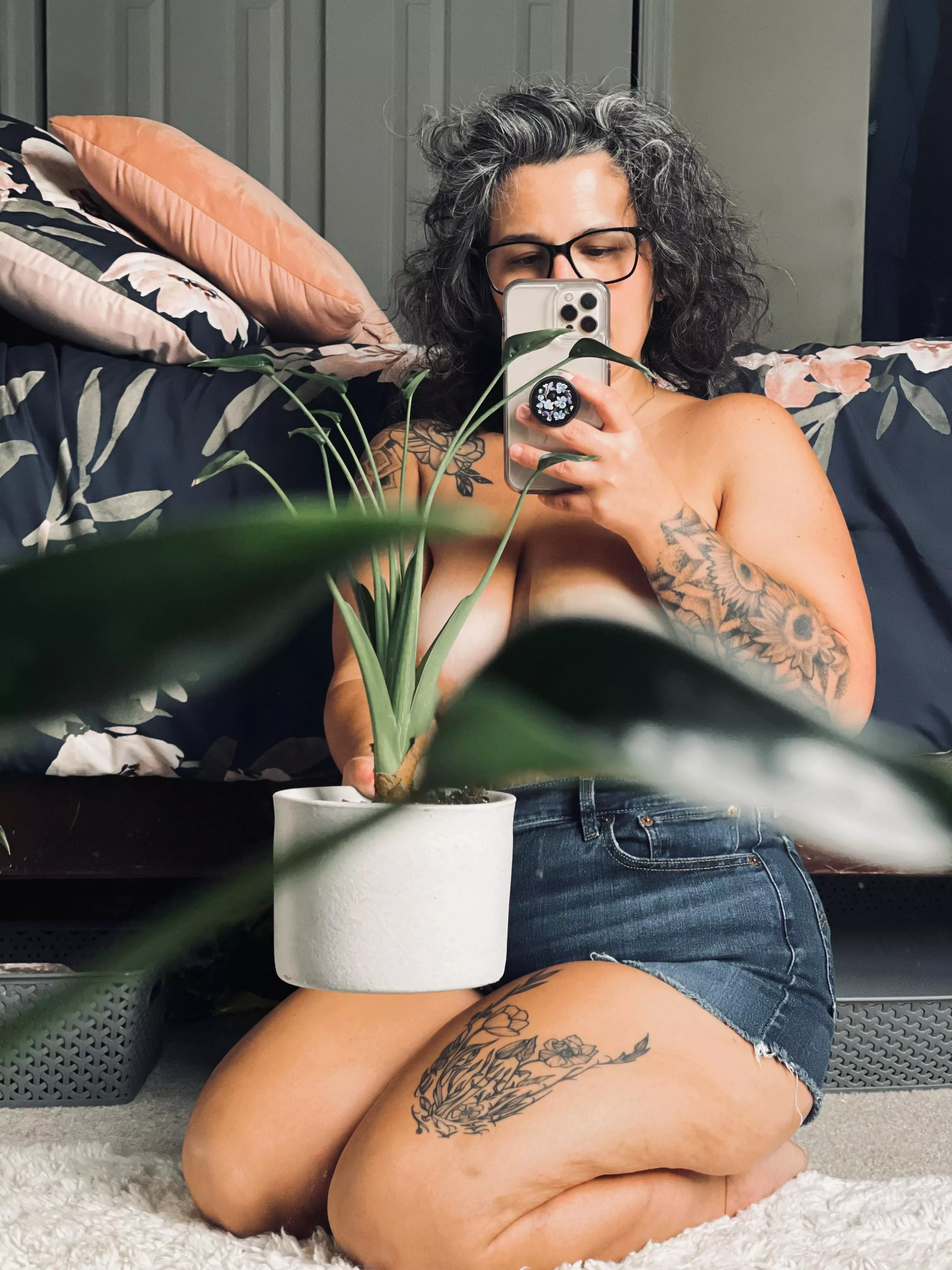 Giving my plants some love this morning💕