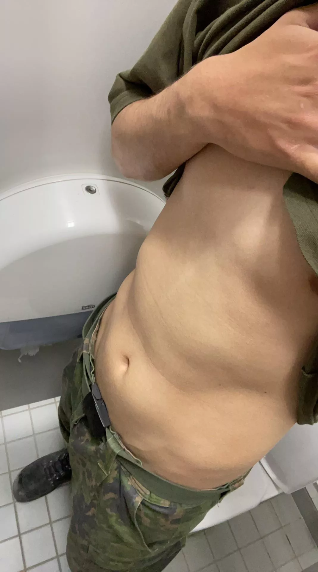 horny af.. come to chat😌😌