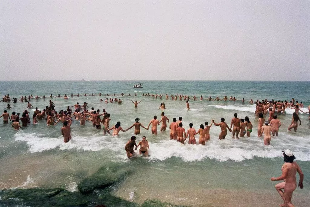Human chain (in Israel, probably Tunick)