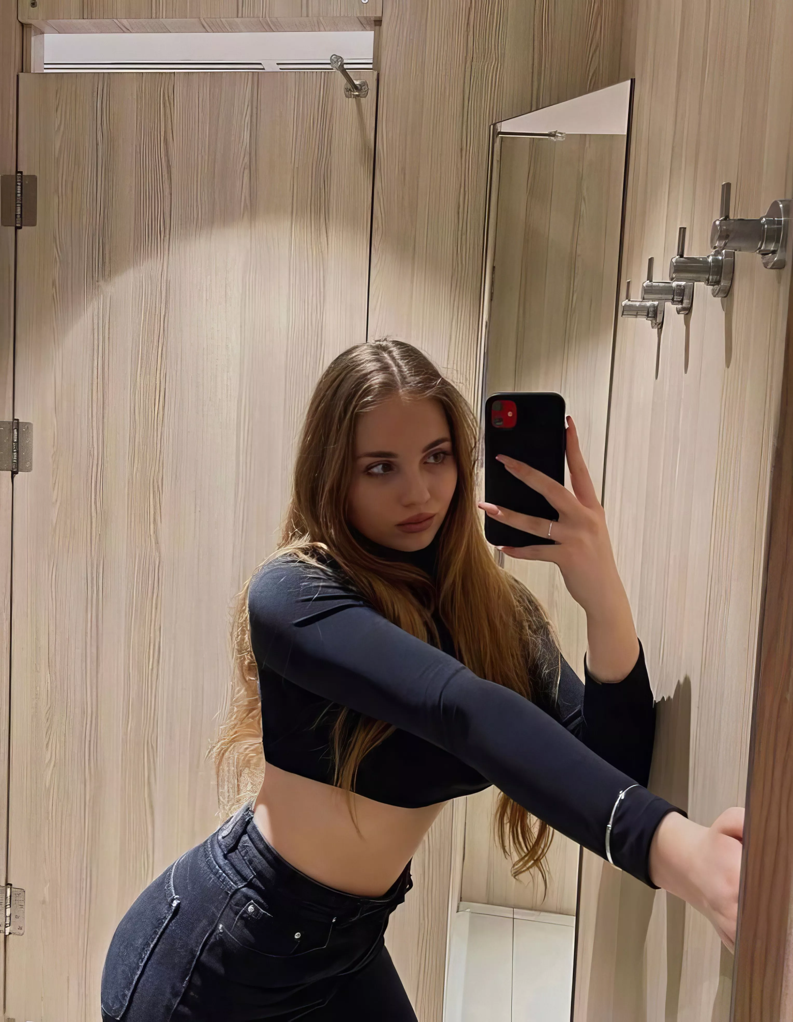 I like how sexy this short top looks