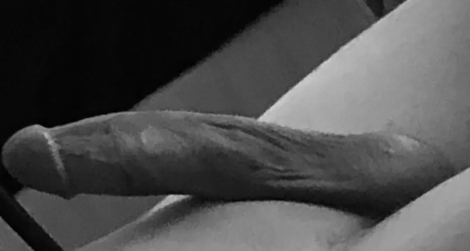 I think he looks pretty in black and white 🖤