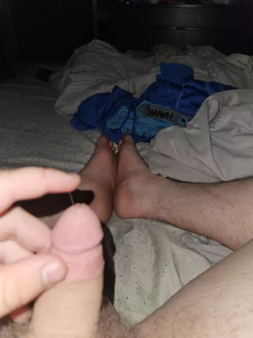 I wanna see your fat cock vs my little one. Hmu to compare or show off your fat cock lol