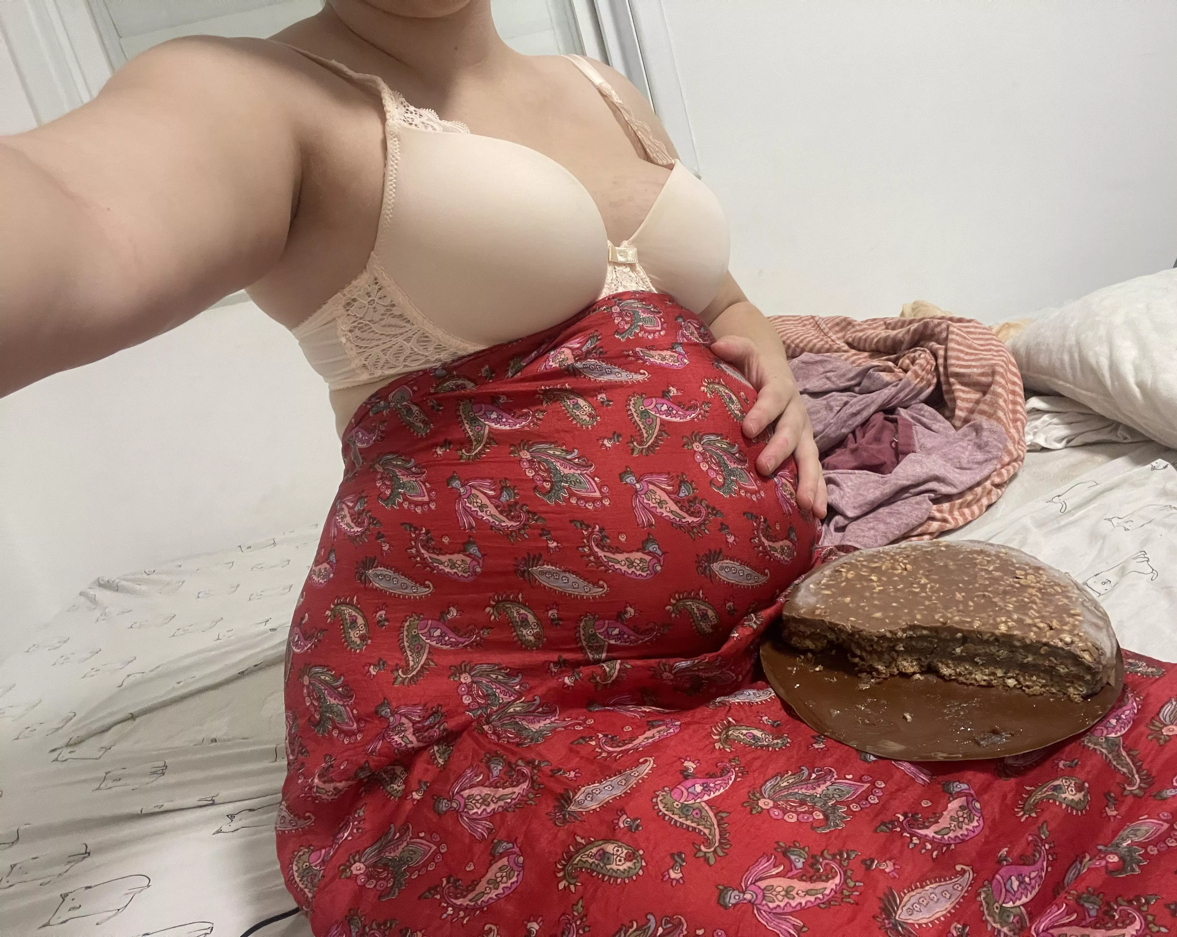 Ice cream cake stuffing to grow my gut