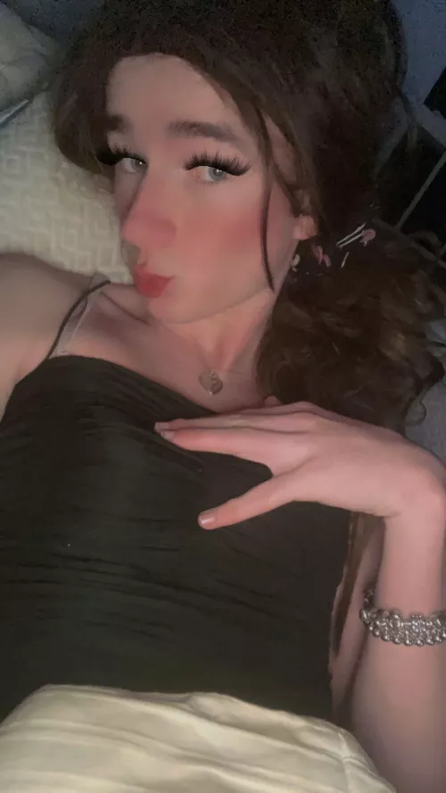 id love a dominate women or sissy to dress me up and make me there little princess