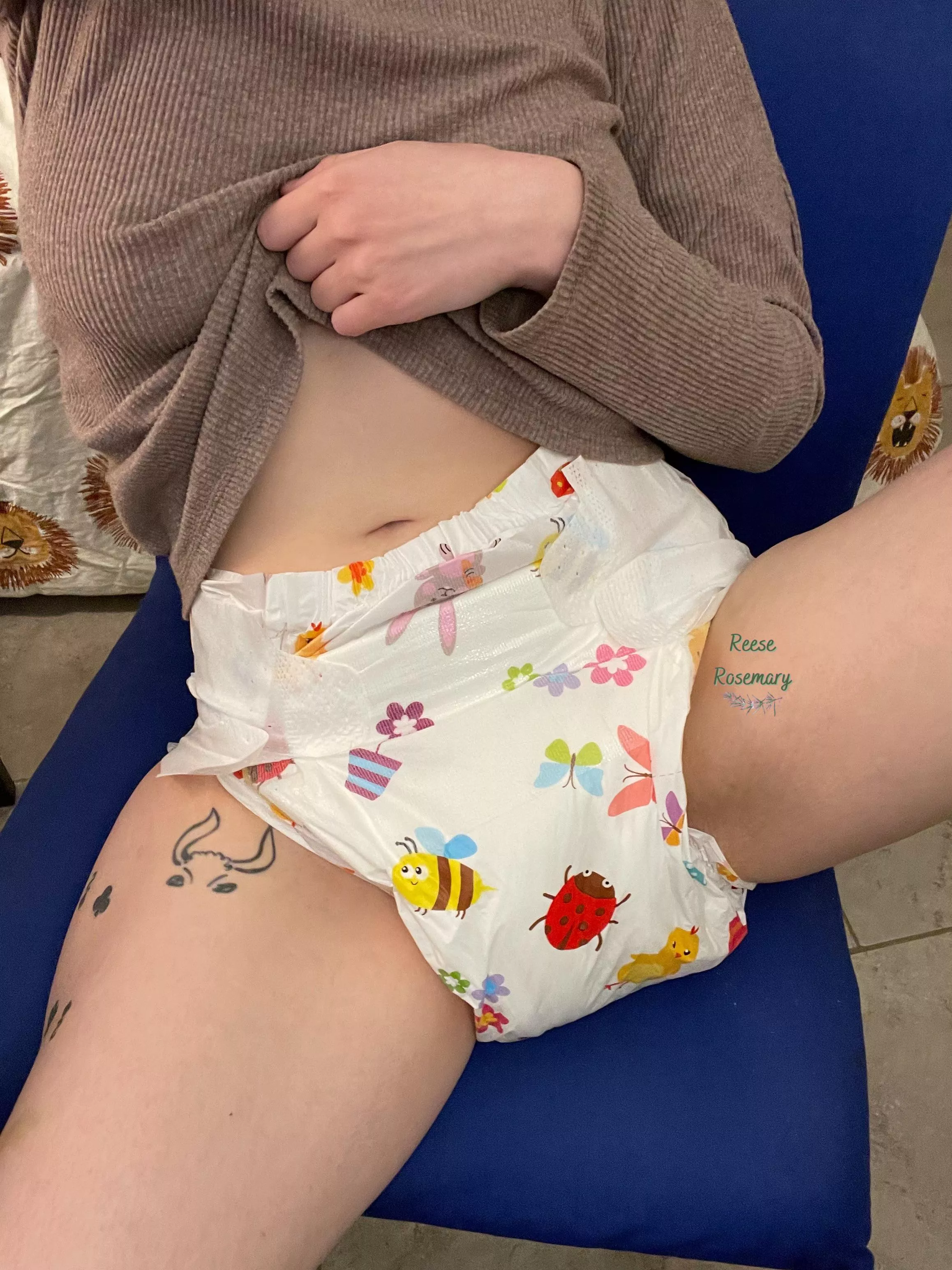 if you see a cute tummy you have to blow raspberries on it I don’t make the rules