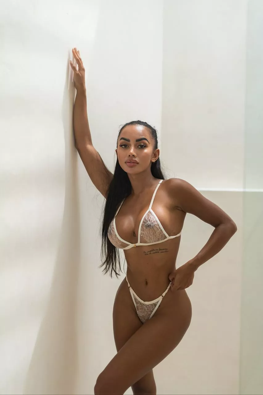 I’m easy. Are you? 💋🔥