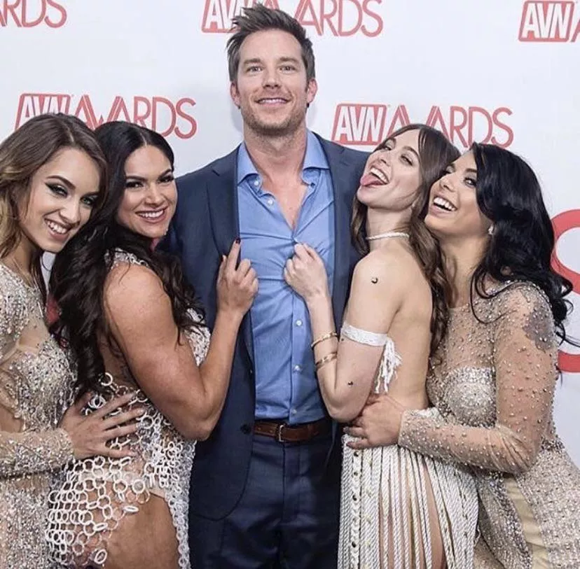 Is sad that we never saw Uma Jolie and Riley Reid in a porn video together :(