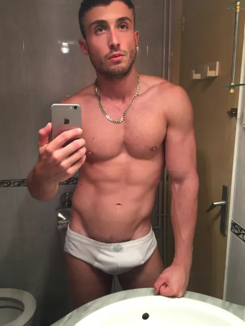 Is white the right color for a first date?