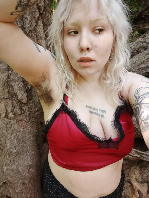 It’s me with my cute naturally armpits