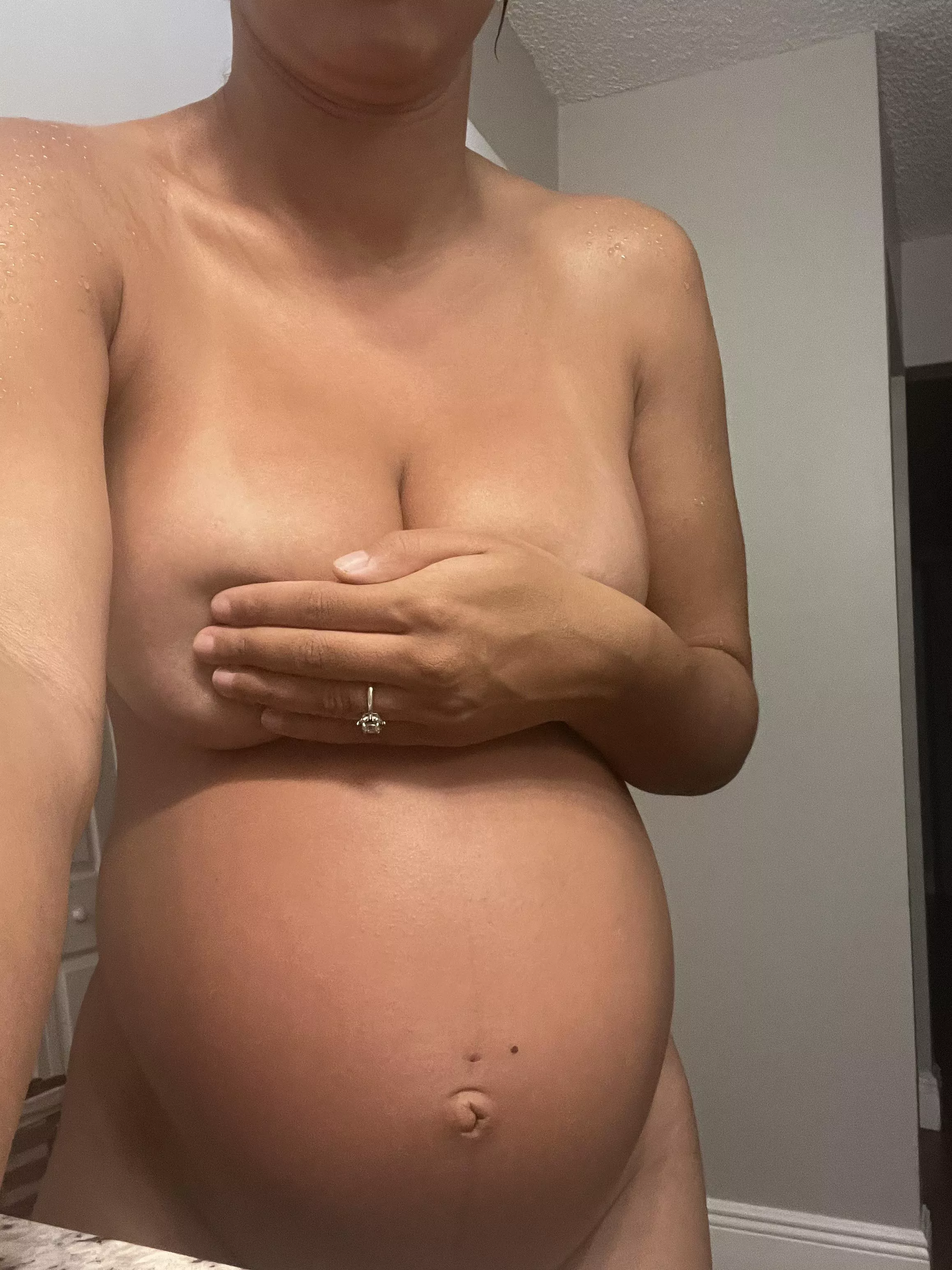 Just got new belly oil! Wanna video chat 😉