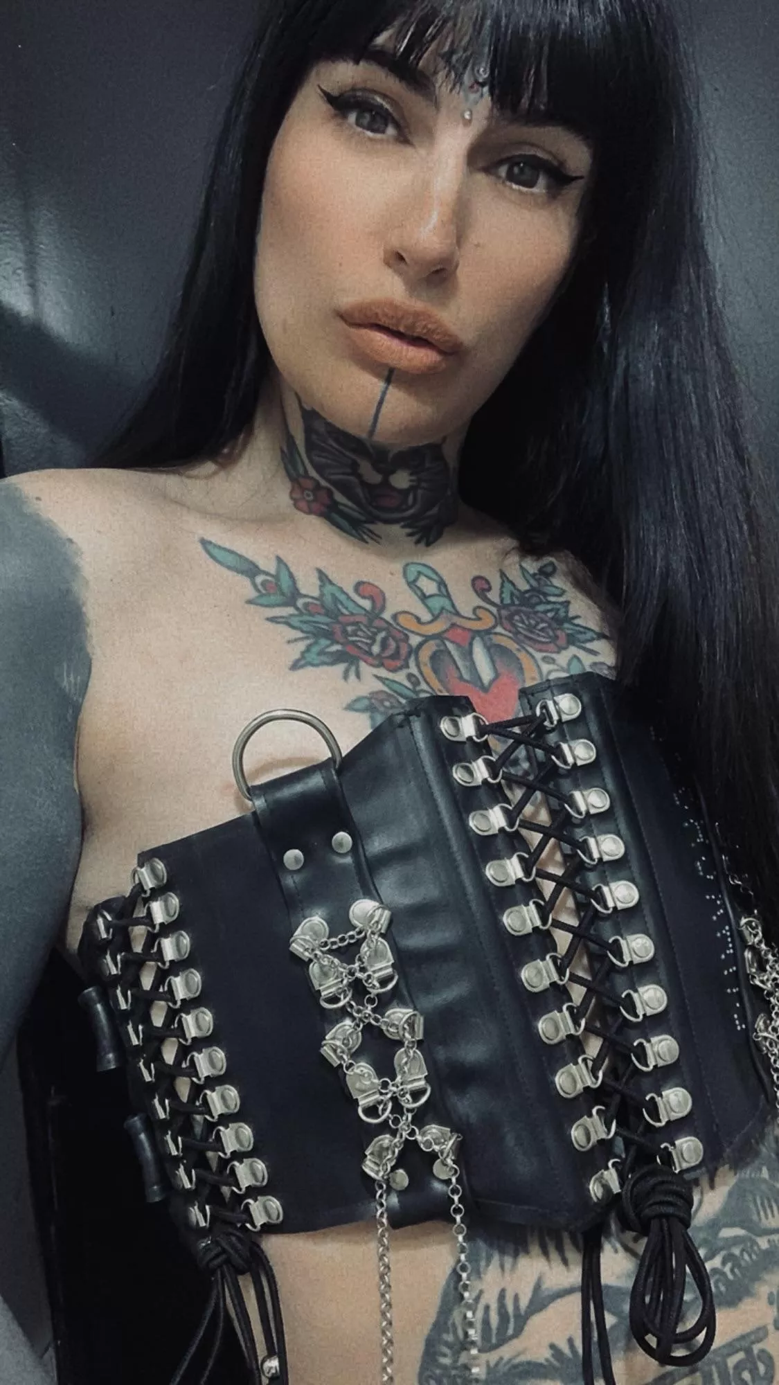 Leather corset 🖤⛓️