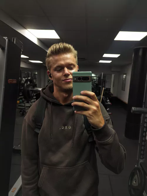 Lil tan and blonder hair 🌞