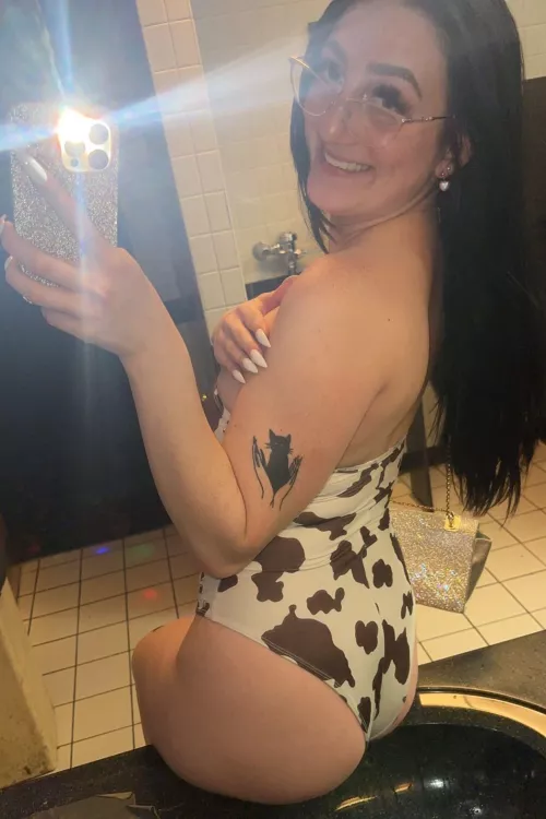 Make out with me in the bathroom😋