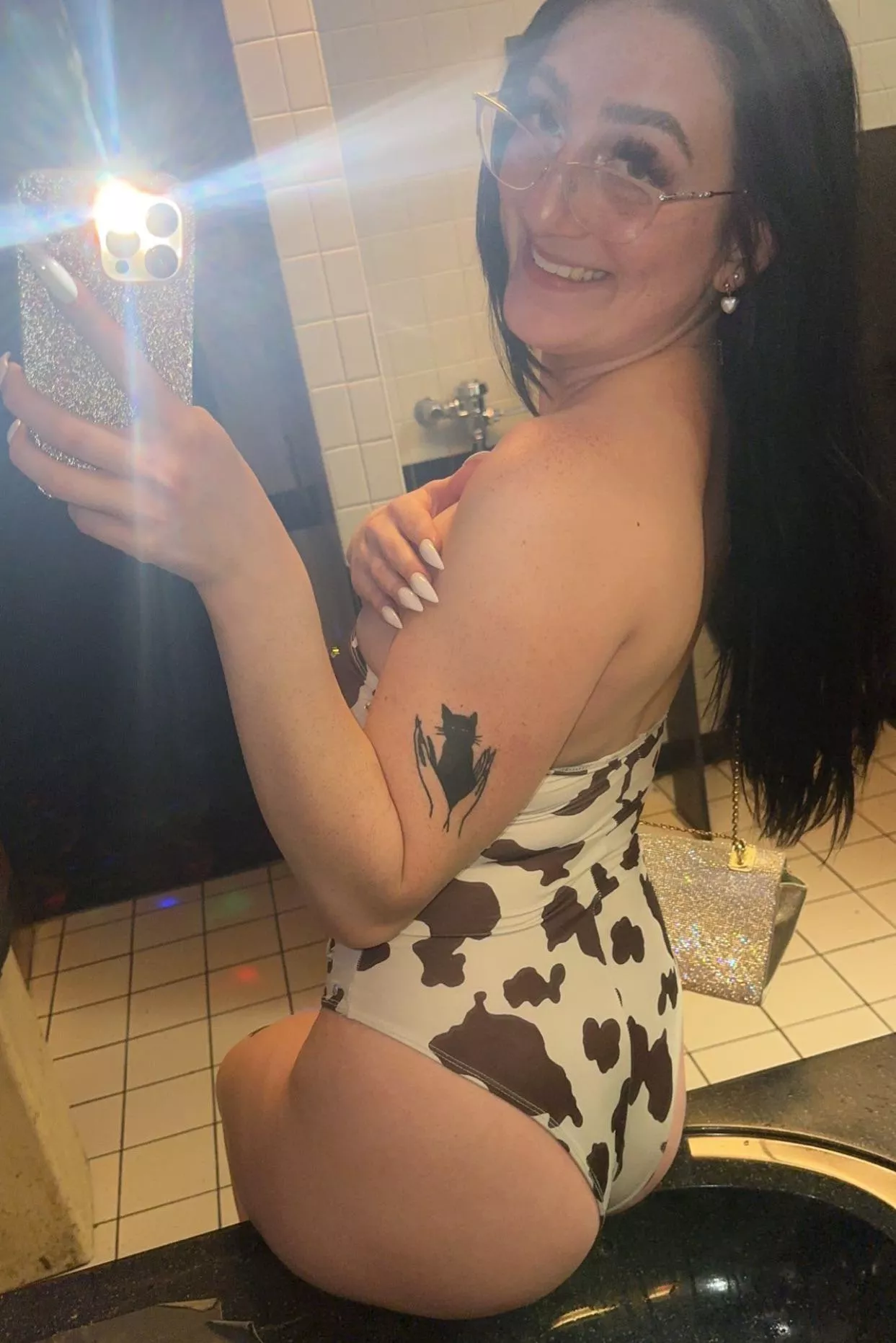 Make out with me in the bathroom😋