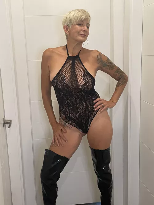 Maybe gloves would finish this outfit