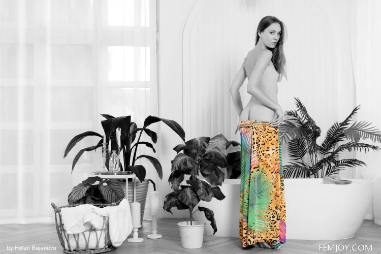 Mencia Francis - Bedroom (Femjoy)