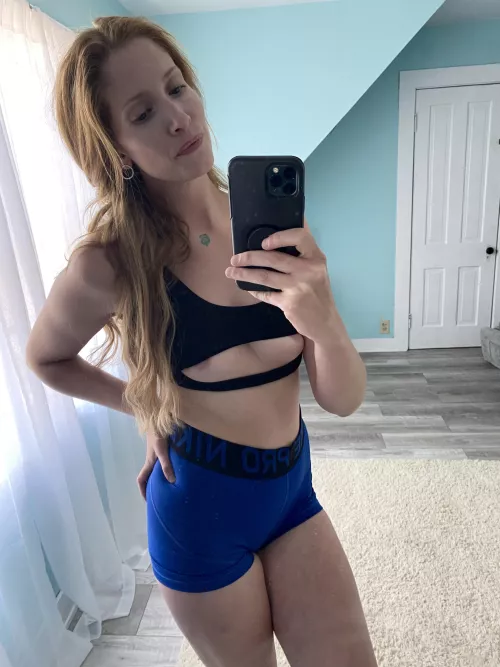 Mommy is about to lift