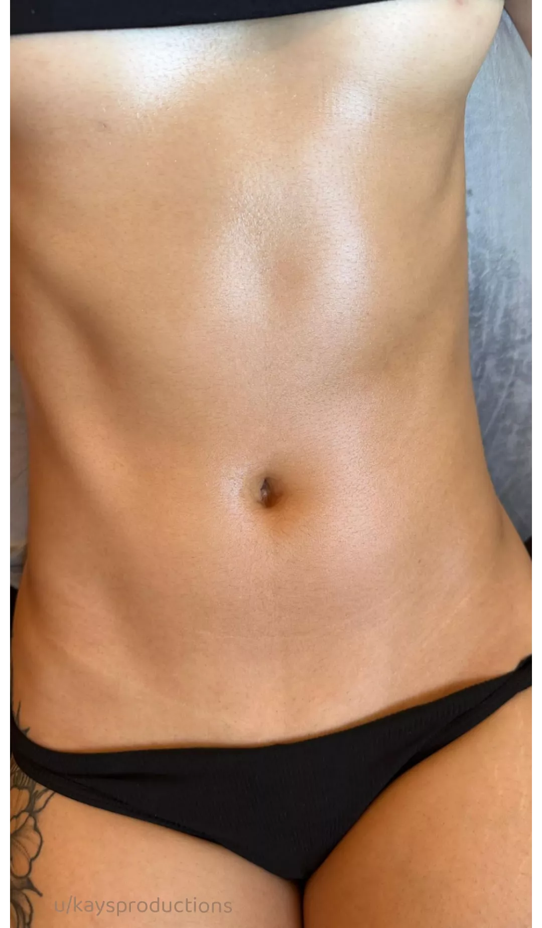 My navel loves to be the center of attention 🤭