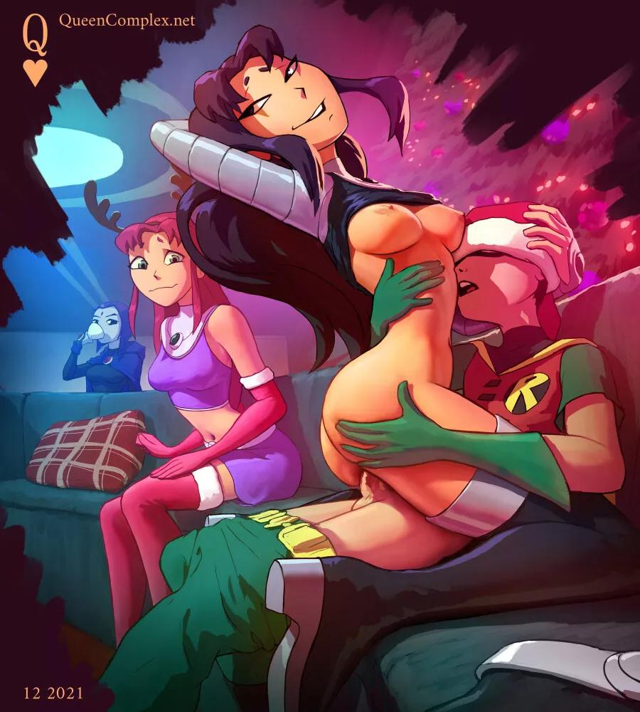 Starfire watching her big sister Blackfire enjoy her Christmas present [Teen Titans] (QueenComplex)