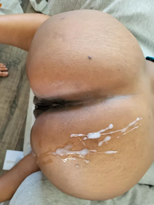 Starting the day right and glazing up her ass