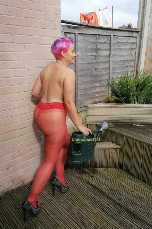 This is how we garden in the UK 💋😋🍑 41F 5ft tall
