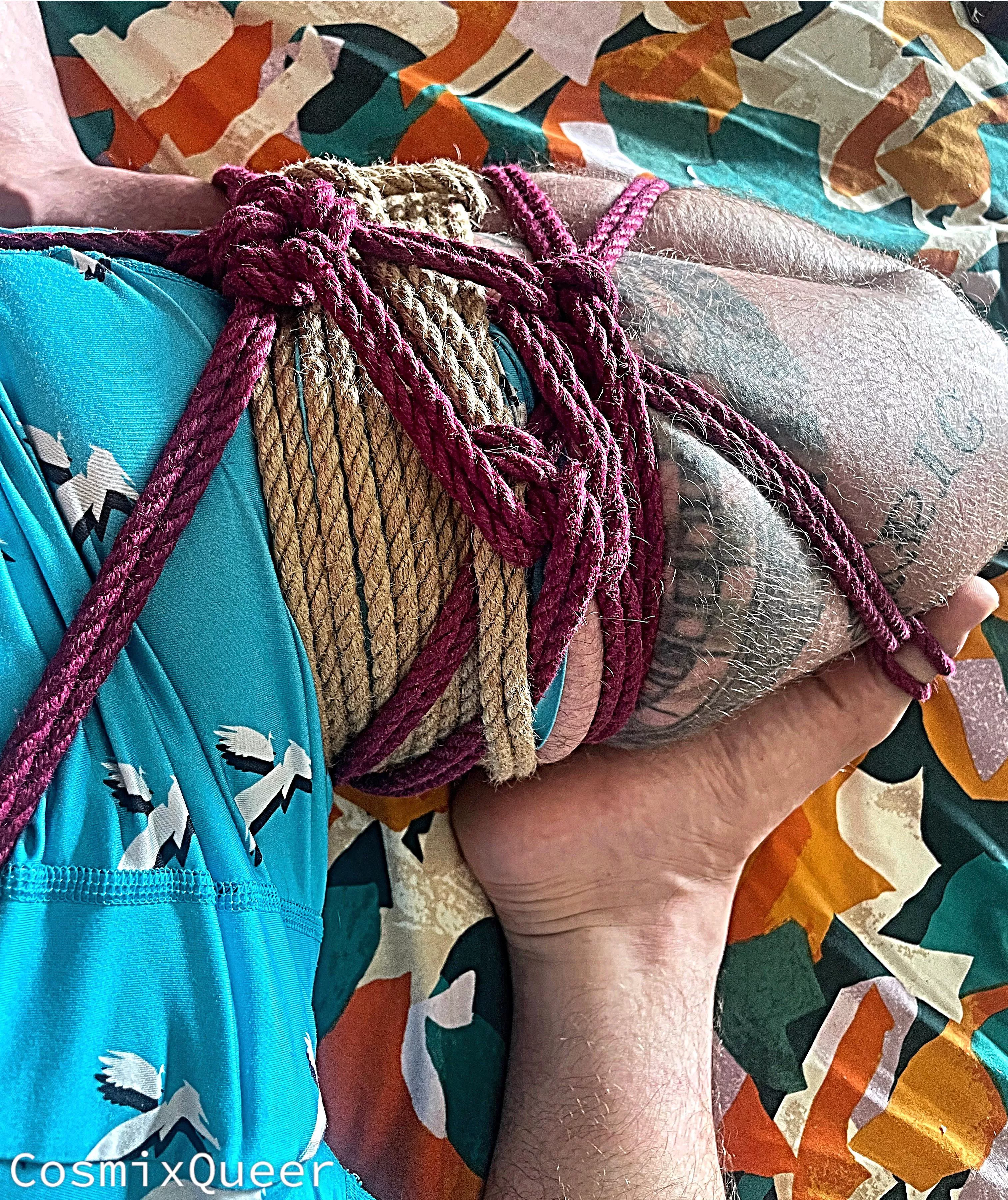 This would’ve been more aesthetically pleasing if I hadn’t grabbed the top wrap to work with. But I wasn’t thinking about ‘pretty’ at the time 😈