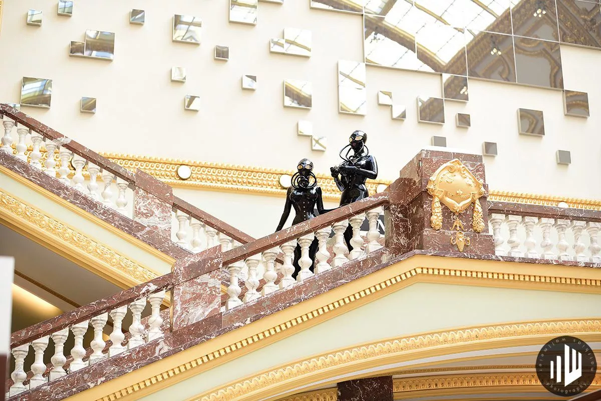 Visitors from Latexia 👽👽 (Models: Lizanne and Miss Fetilicious , Photo: Matthias Wallmeier)