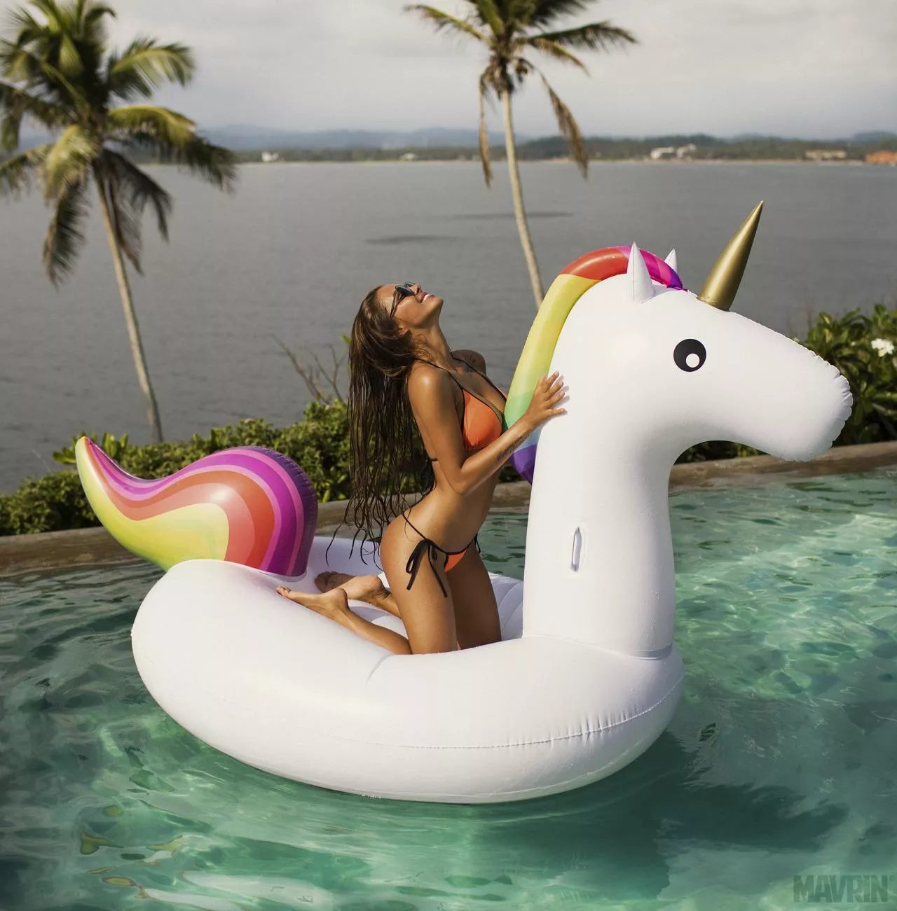 who wanna ride on this unicorn