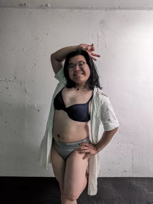 Working on poses (26F) 😘