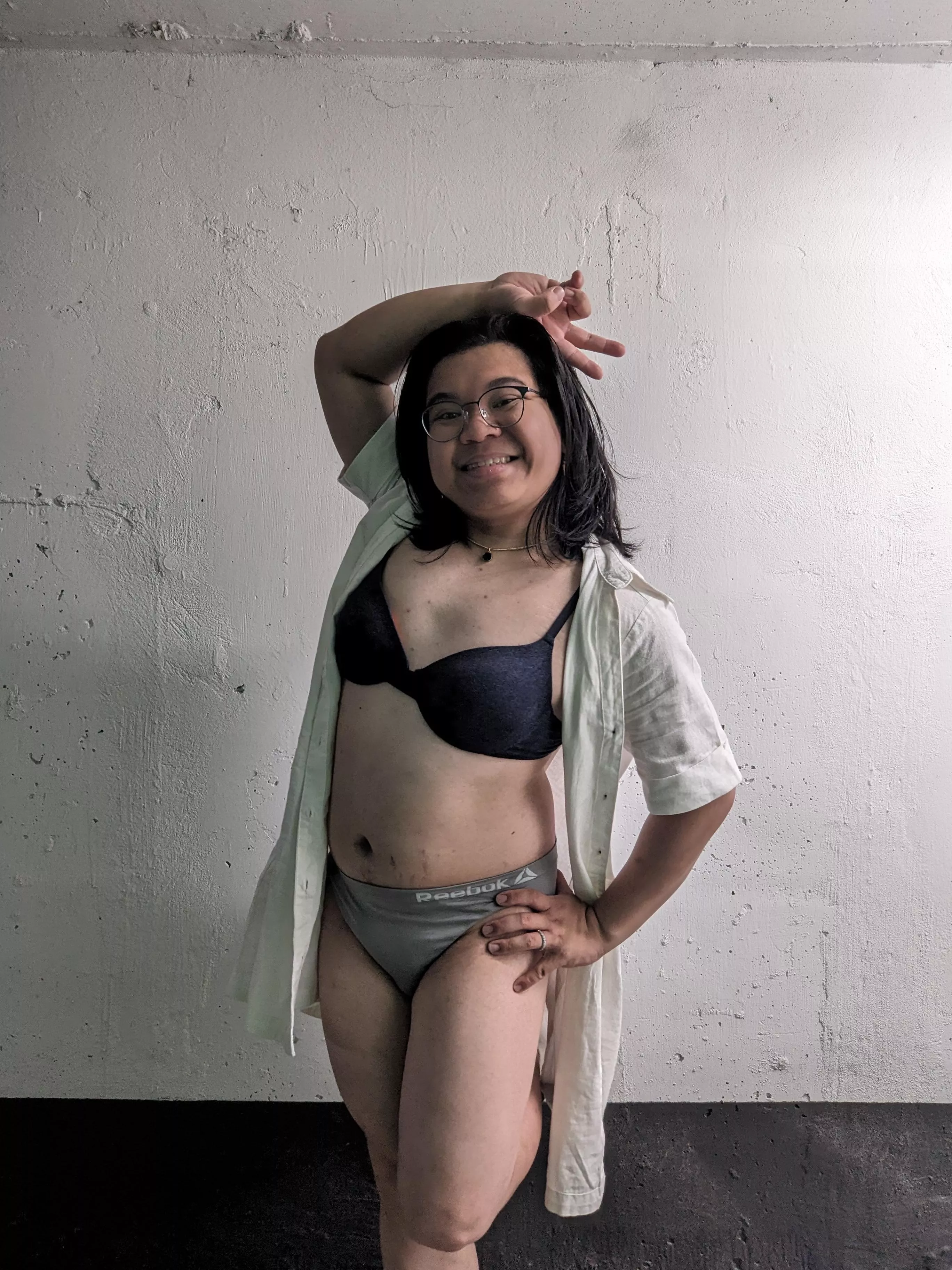 Working on poses (26F) 😘