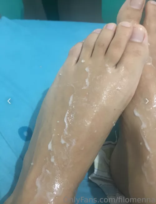 Would you like to cum on my feet?🤤