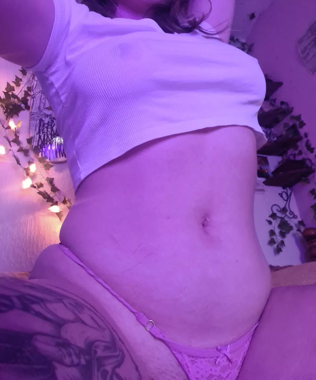 You can see everything through this t shirt 🥵