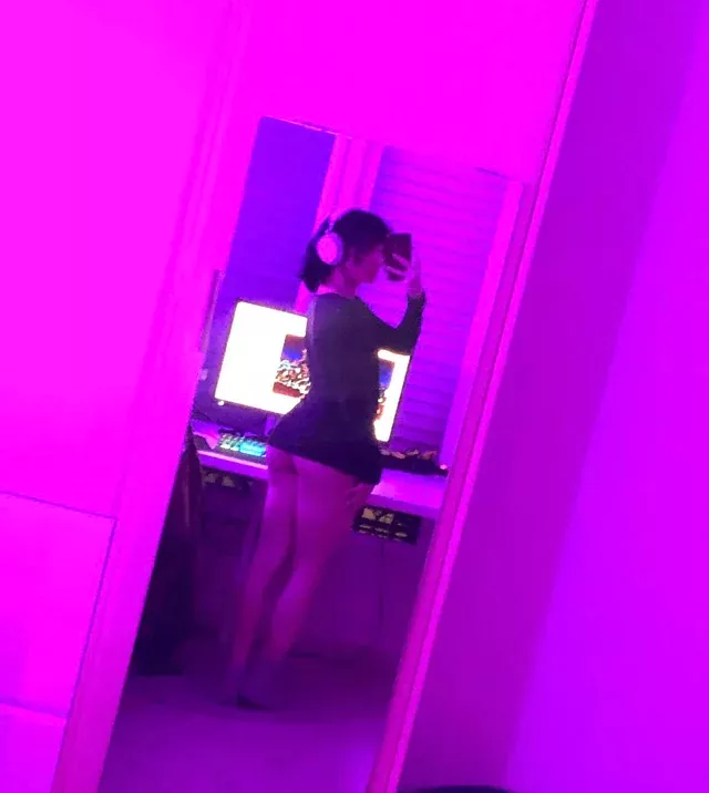 (18) Femboy stepbrother material? ♡