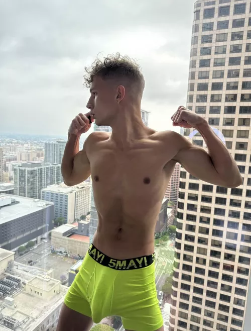 (18) hi , can i please send you nudes