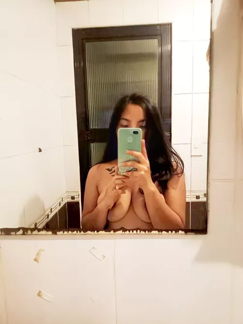 21[F4M] Wondering if I could show off? HMU on Snapchat: ivanaalawin23