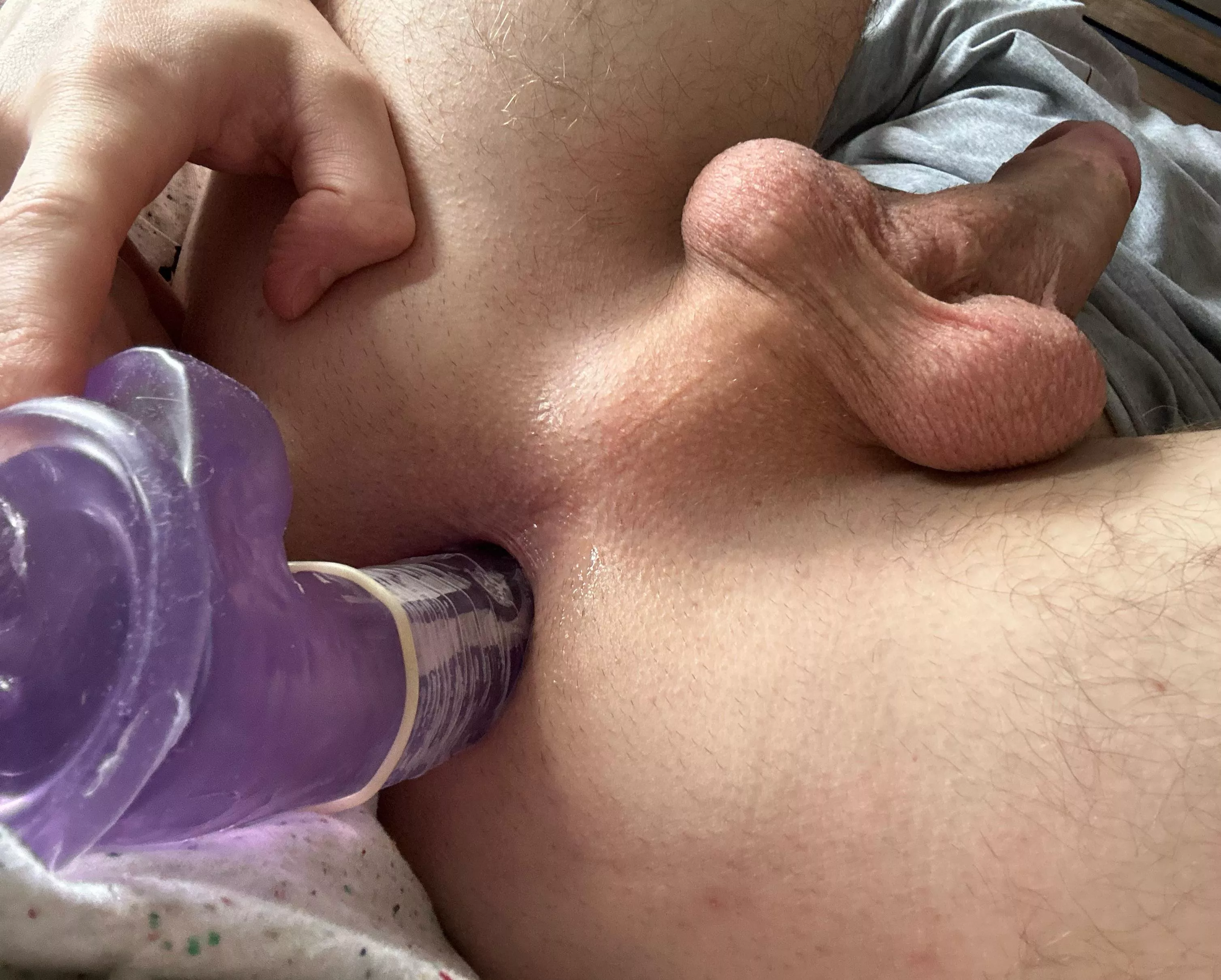 26 any fit older men or younger tops want to jerk for me while I play with my dildo? Dm me for snap