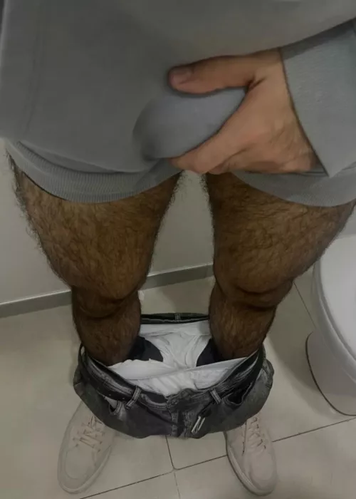 28 looking for hairy vers guys, hairy myself no chubs. Snap: hothorny6014