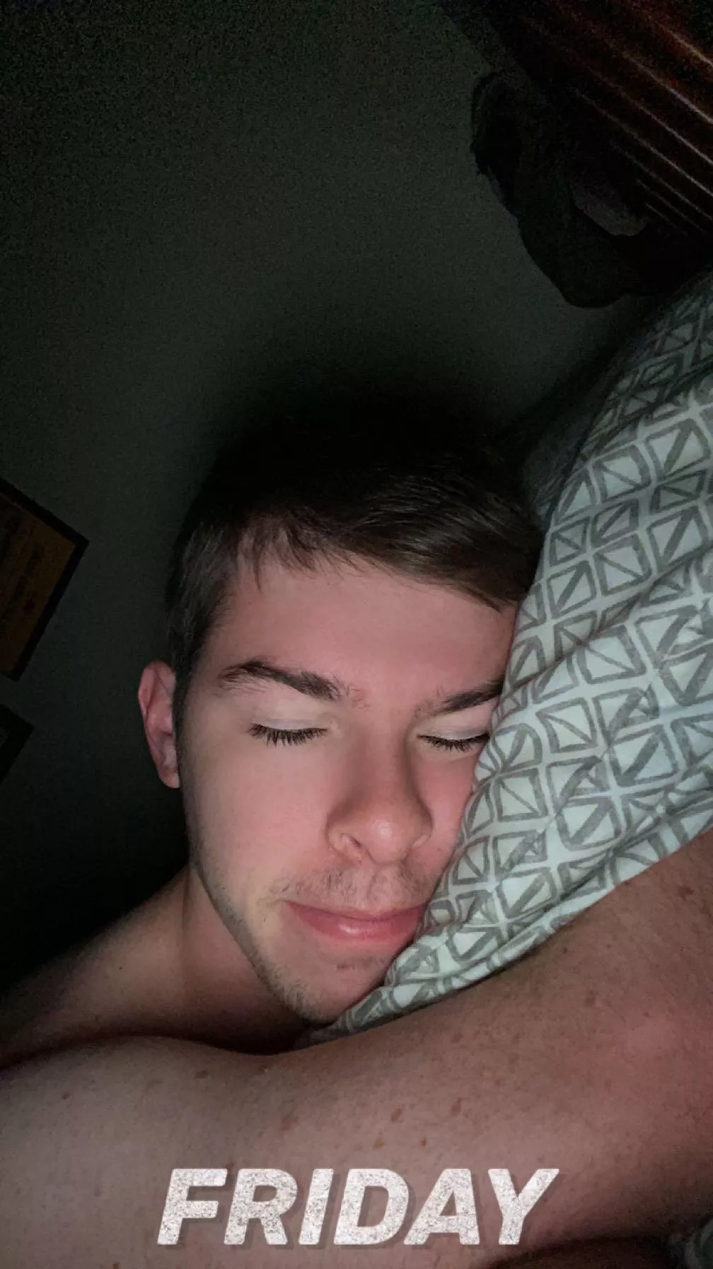 Anyone wanna cuddle with me🥺? I’m 22, from ny, 5’6, small spoon and gay obviously😂