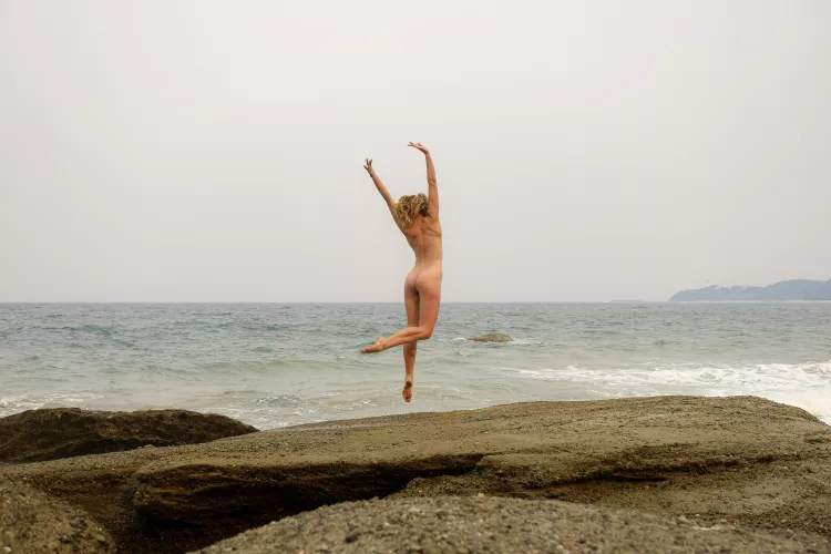 Dancing naked in nature might just be my favourite thing