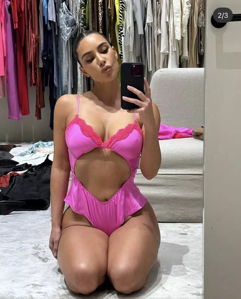 fuck she needs to suck my cock, can someone feed me pics i need to get off