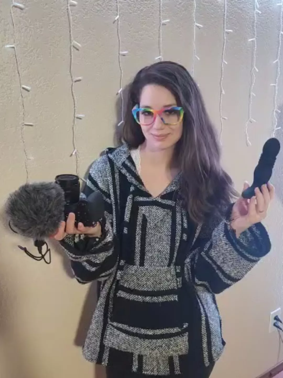 Happy, hippy, horney. Cum see